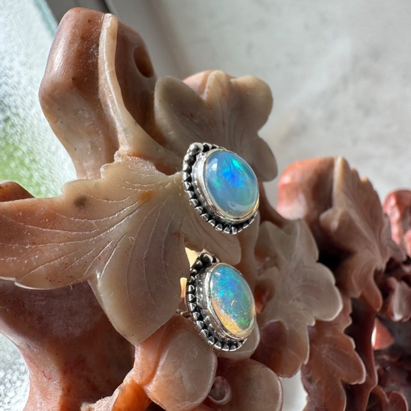 ETHIOPIAN FIRE OPAL SILVER STUDD EARRINGS - Picture 2 of 8